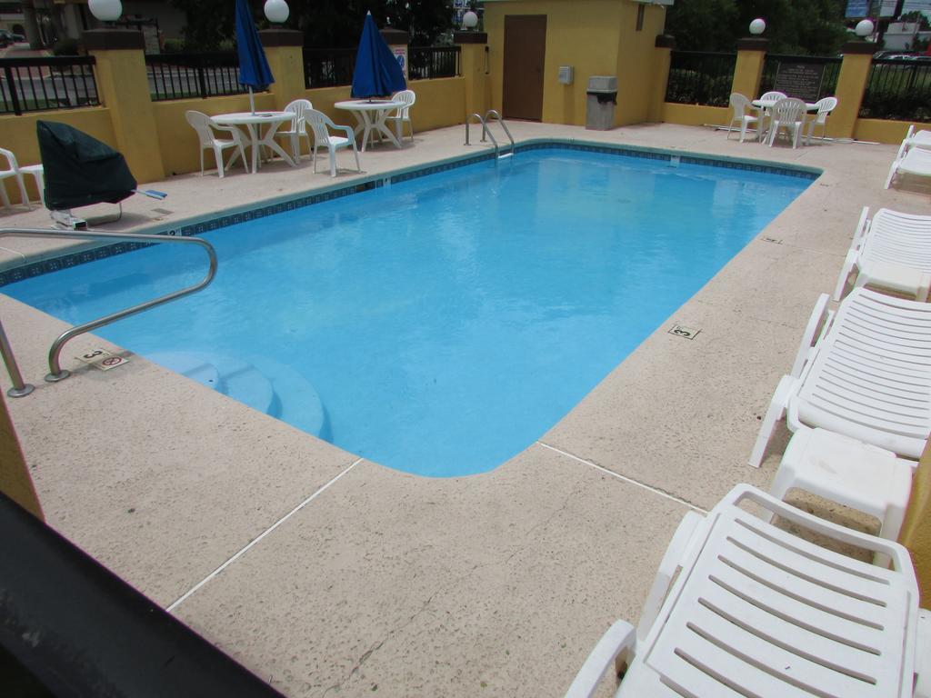 Days Inn & Suites By Wyndham Fort Valley Eksteriør billede